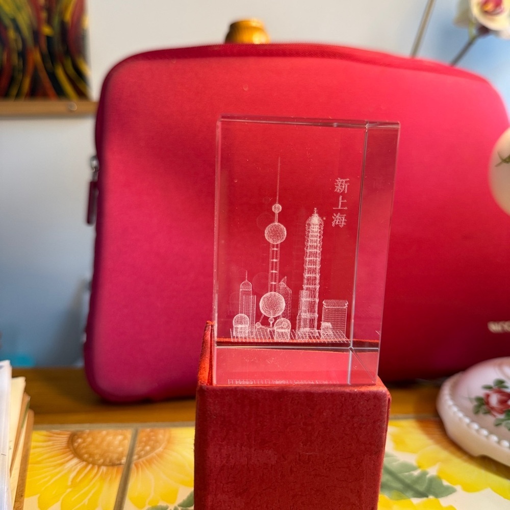 Etched crystal paperweight Shanghai​ - Picture 7 of 15